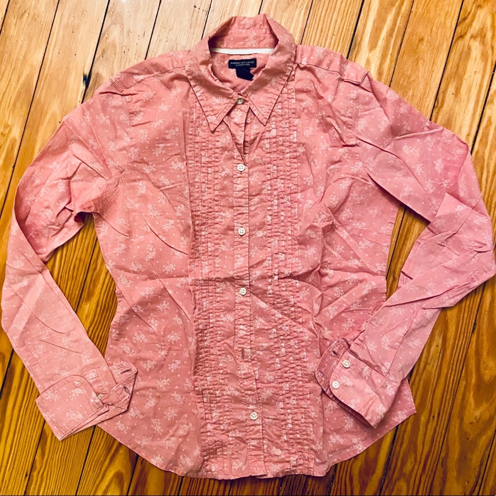 ✨5 for $20✨ Adorable AEO Floral Pattern Shirt